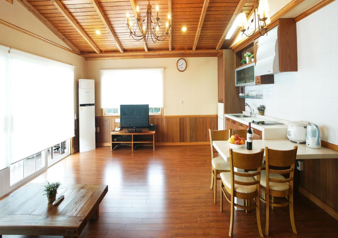 Uts Village Jeju Luaran gambar
