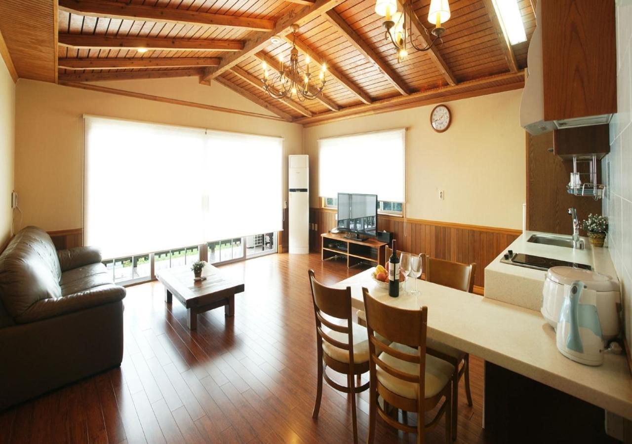 Uts Village Jeju Luaran gambar