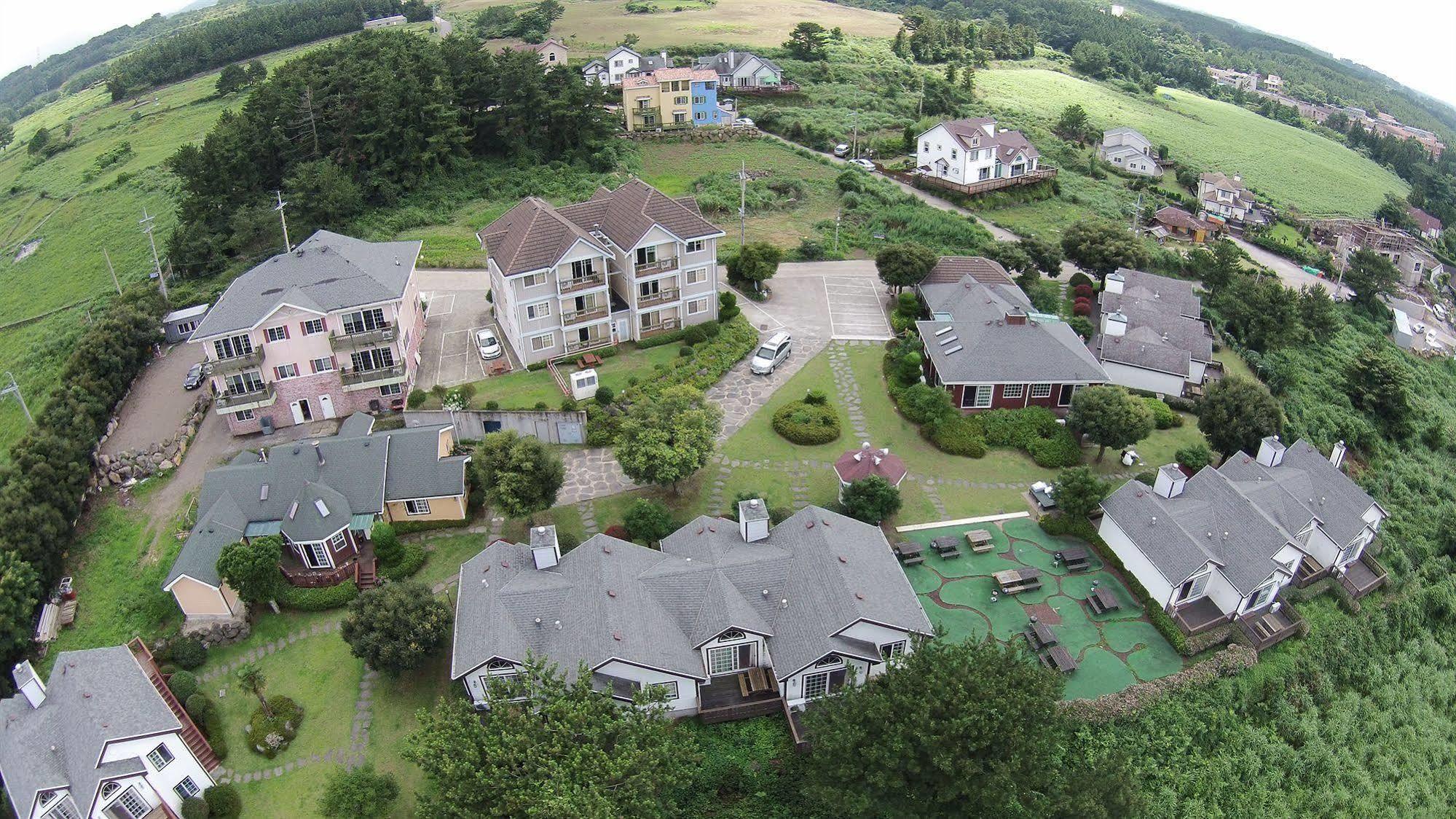 Uts Village Jeju Luaran gambar