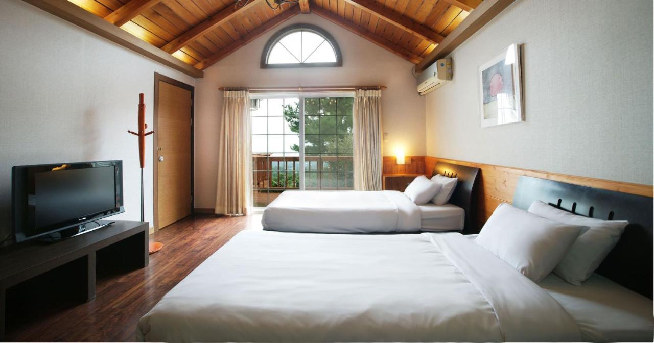 Uts Village Jeju Luaran gambar