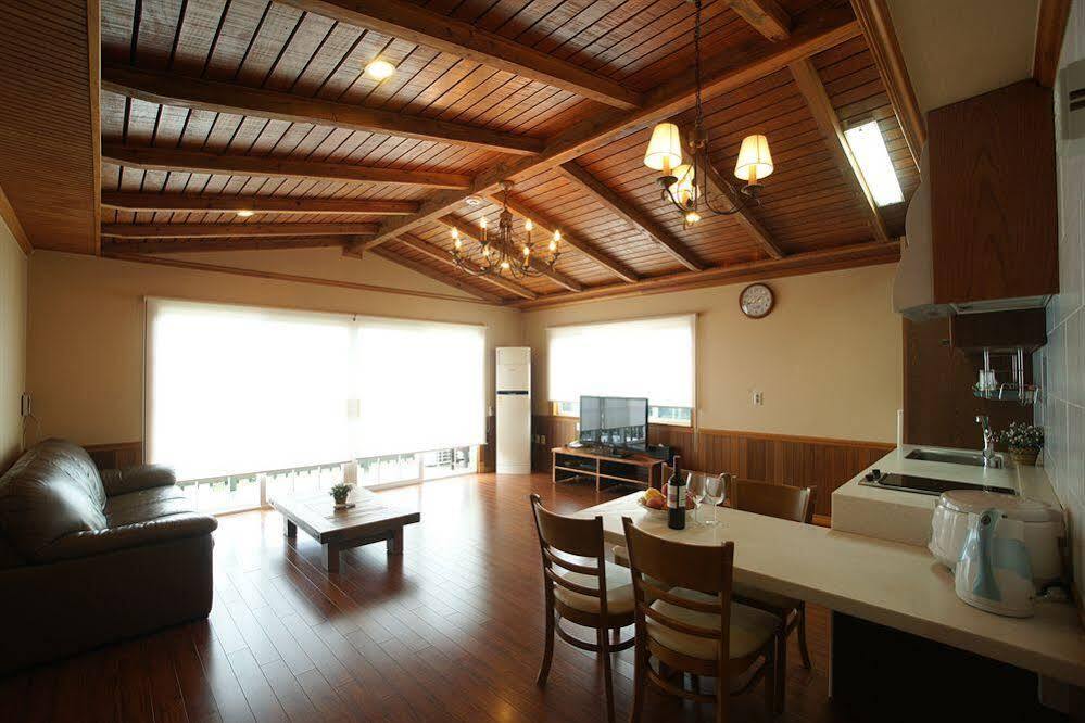 Uts Village Jeju Luaran gambar